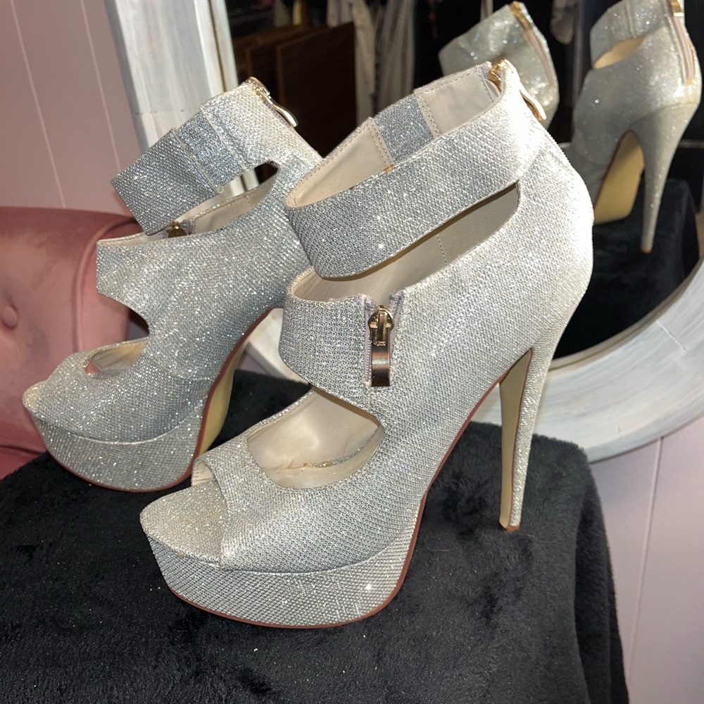 Queen Chateau multi-strap pointed shoes.